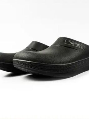 NWOT Yoto medical clog